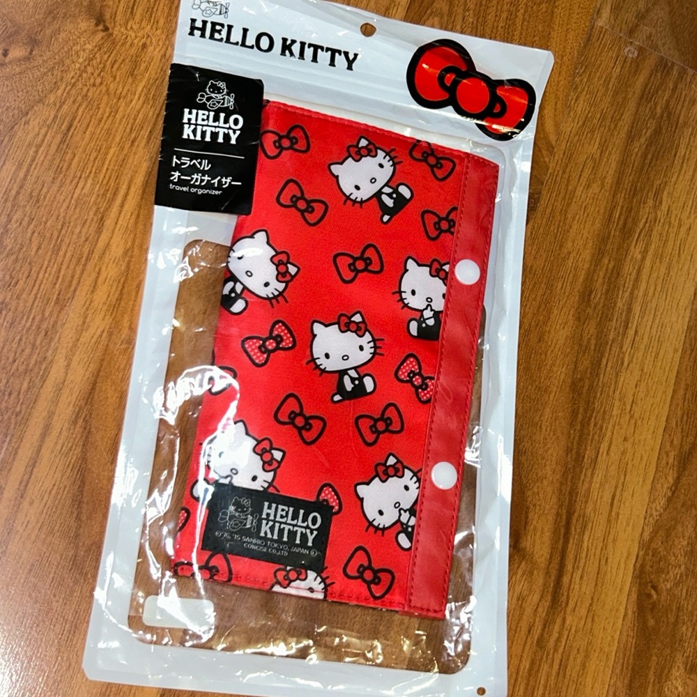 Brand New in Packaging Hello Kitty by Sanrio Travel Organizer